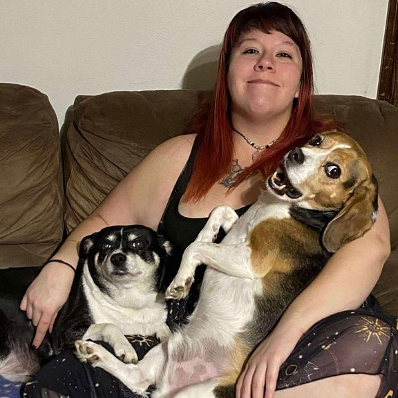 Candace's sister on a couch with her two dogs